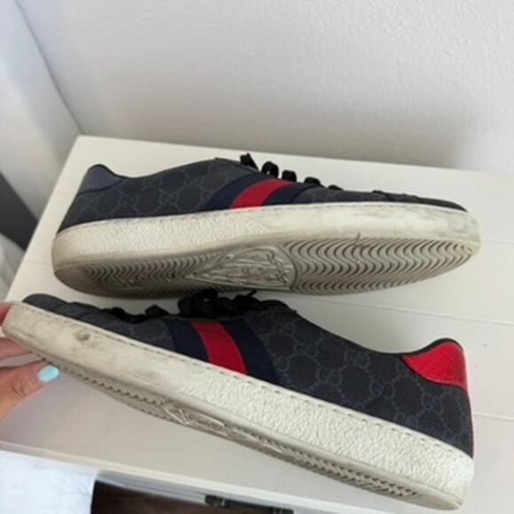 Athletic_Shoes
